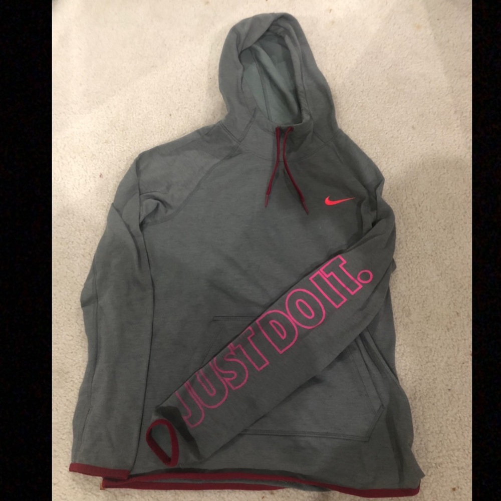 NIKE HOODIE!SLEEVES HAVE THUMB HOLE!